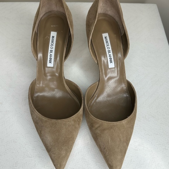 Manolo Blahnik Women's Tan Suede Pumps - Picture 8 of 9